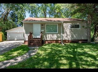 2325 Seminole Rd, Waukegan, IL 60087