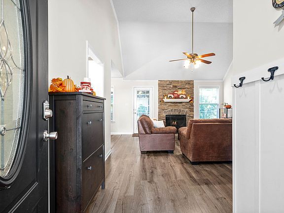 3rd image of 1677 Cedar Springs Cir