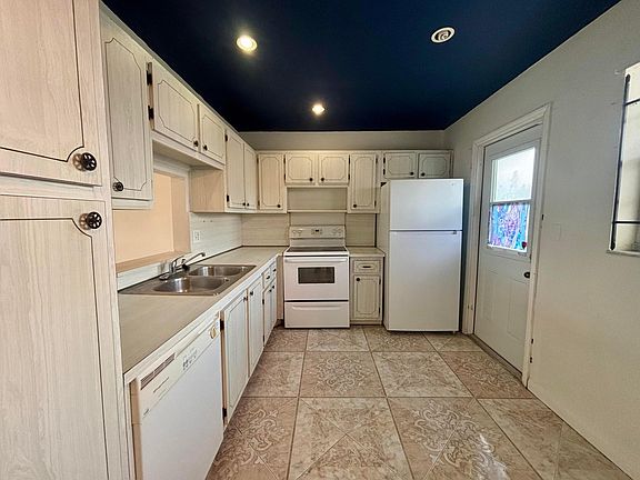 3rd image of 232 NE 12th Avenue #501