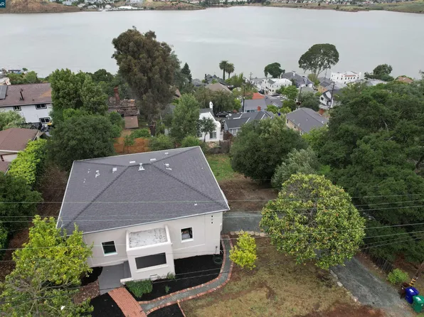 444 Edwards St, Crockett, CA 94525