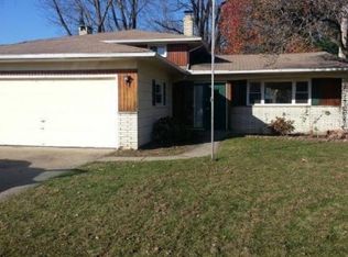 22460 Sharon Ln, Fairview Park, OH 44126