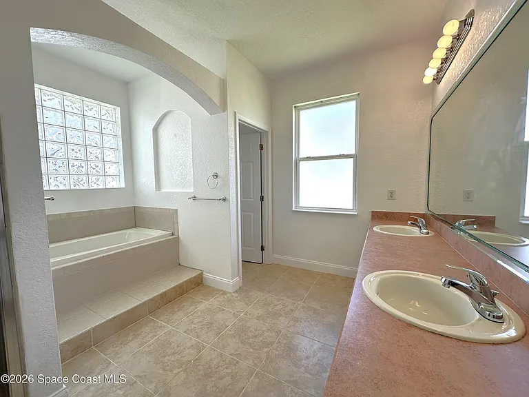 616 Manatee Bay Dr — Photo 16