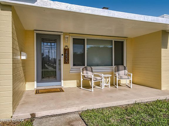5th image of 1621 N Oleander Ave