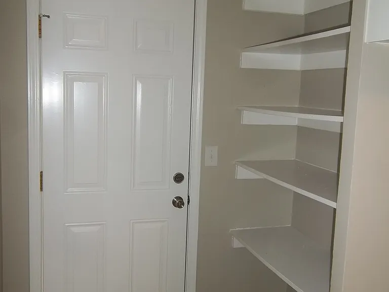 2832 Holiday Ln — Photo 10