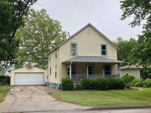 224 S Weaver St, Hesston, KS 67062