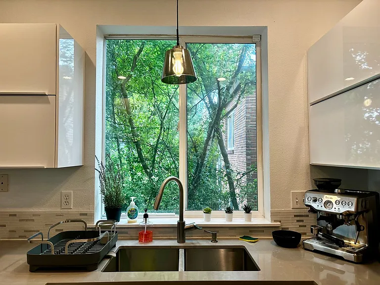 3221 Tg Franklin Avenue Flats Llc — Photo 5