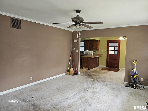 4th image of 202 W Cherry St