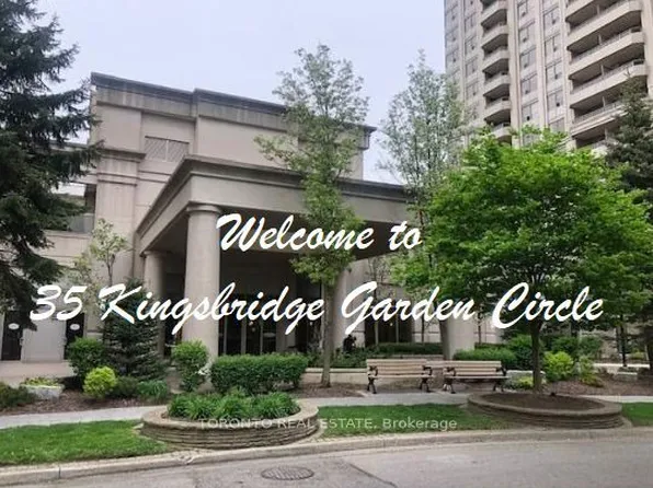 35 Kingsbridge Garden Cir #110, Mississauga, ON L5R 3Z5