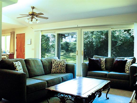 3rd image of 7 Laurelwood Ct