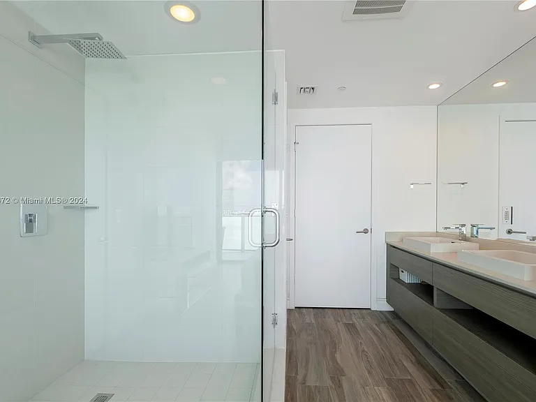 460 NE 28th St #2808 — Photo 9