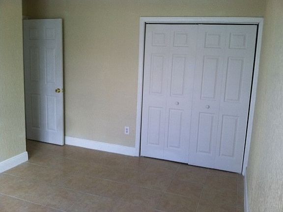 4th image of 907 E 109th Ave