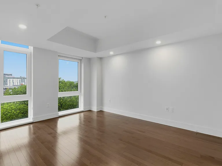 262 Monsignor Obrien Hwy #605 — Photo 19