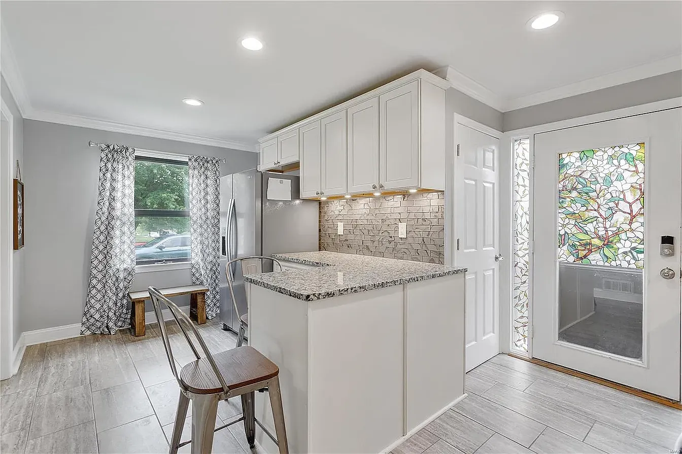 2 bed, 792 sqft, $1,895 — Photo 4