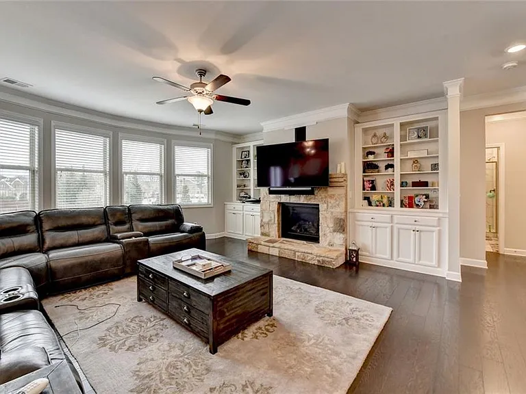 5525 Nesmith Ct — Photo 9
