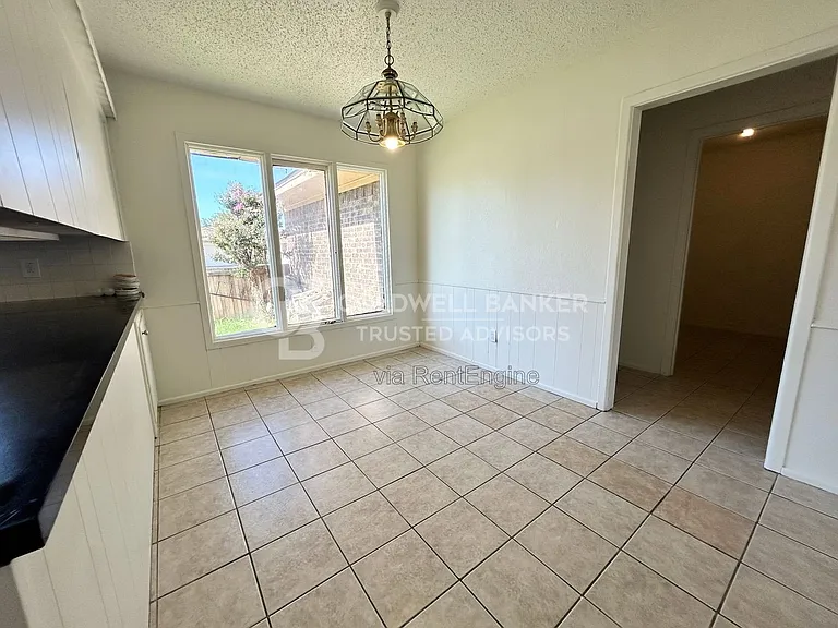 5712 2nd Pl — Photo 3