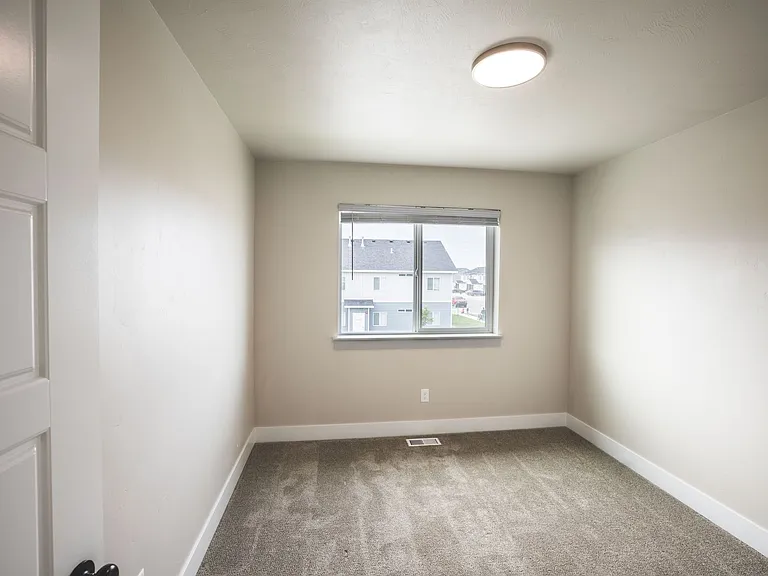 284 W 4 S — Photo 11