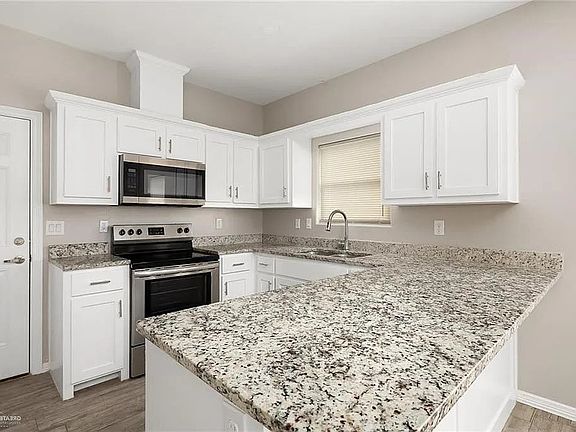 2nd image of 2104 Davenport St #2
