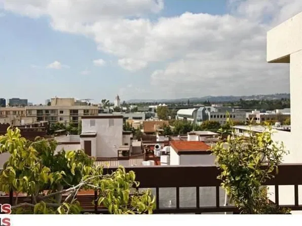 325 N Oakhurst Dr #Penthouse 3, Beverly Hills, CA 90210