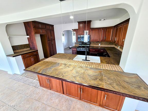 4th image of 2802 W SOLANO Drive S