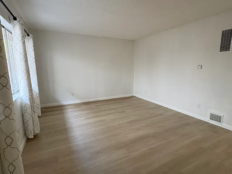 1910 Corinth Ave #3 — Photo 1