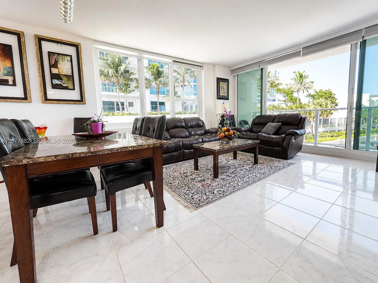 Alexander Towers Condo — Photo 3