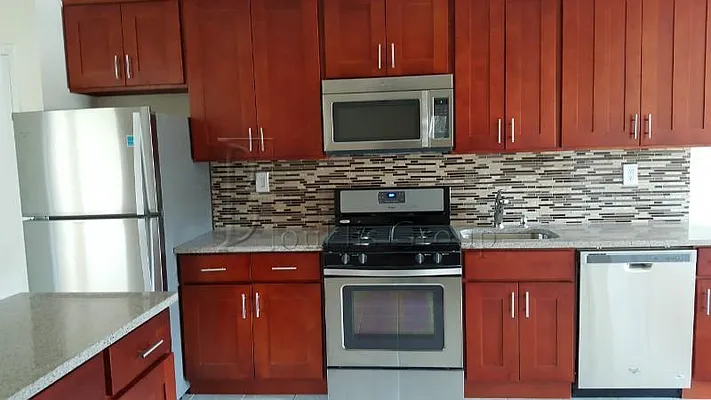 Rented by Bouklis Group | media 7