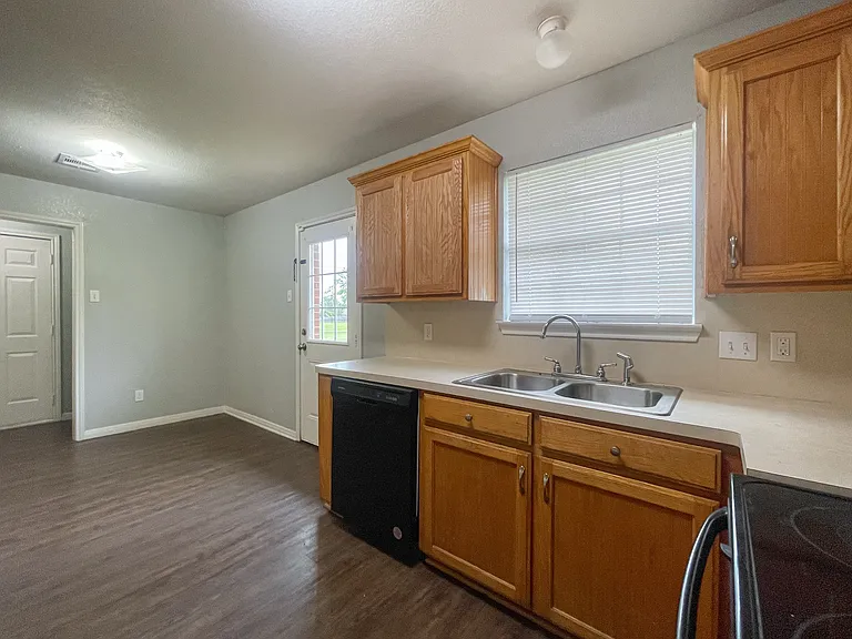 180 Spring Water Ln — Photo 7