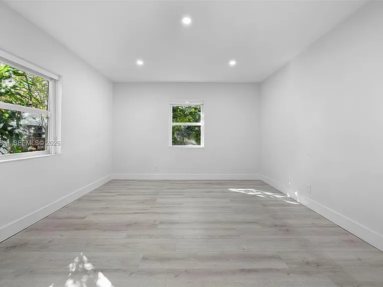 1262 SW 15th Ter — Photo 24