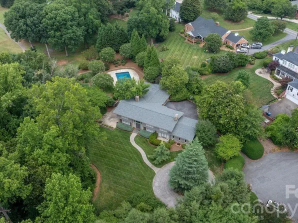 226 20th Avenue Pl NW, Hickory, NC 28601