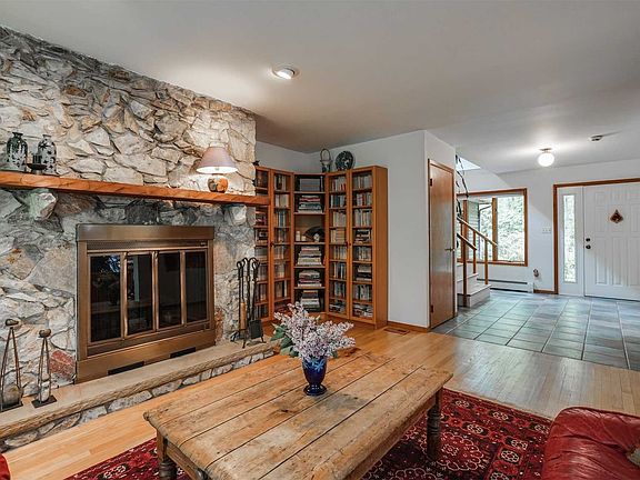 4th image of 1 Carman Ln