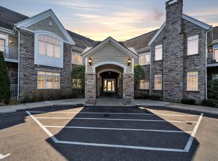 905 W Fairy Chasm Rd UNIT 205, Bayside, WI 53217