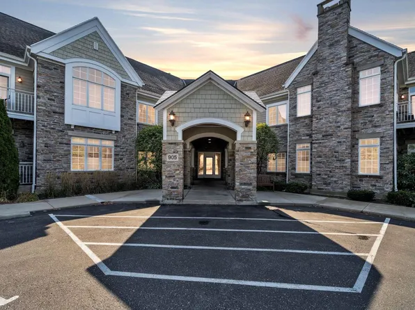 905 West Fairy Chasm ROAD #205, Bayside, WI 53217