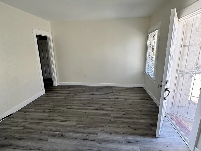 963 W 9th St #975 — Photo 3