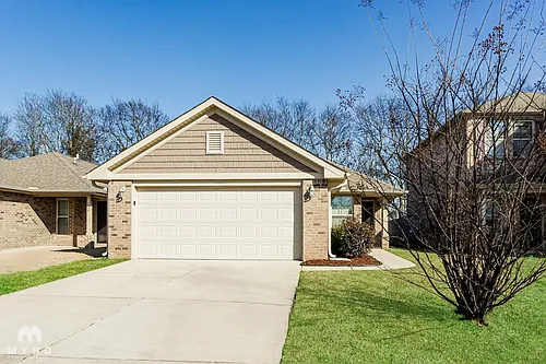 201 Bermuda Lakes Dr Photo 1