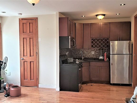 5th image of 81 Pulaski St APT 21