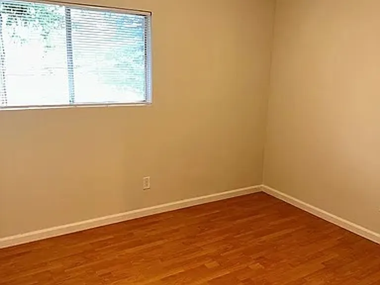 900 Alvarez Ave — Photo 16