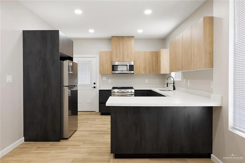 3 bed, 2.0 bath, 1195 sqft, $1,345 — Photo 3