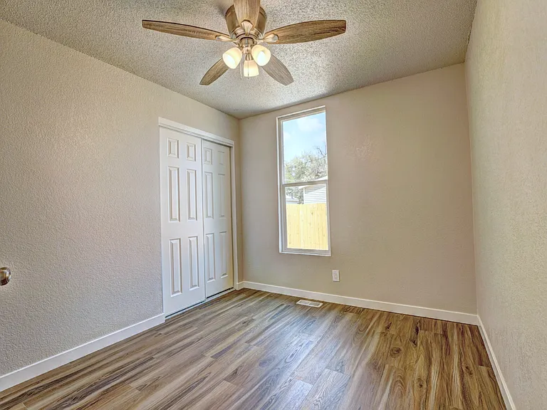 2860 Bunting Ave — Photo 6