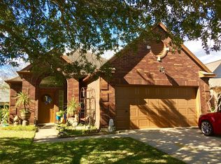 718 Redwood Bend Ln, Pearland, TX 77584
