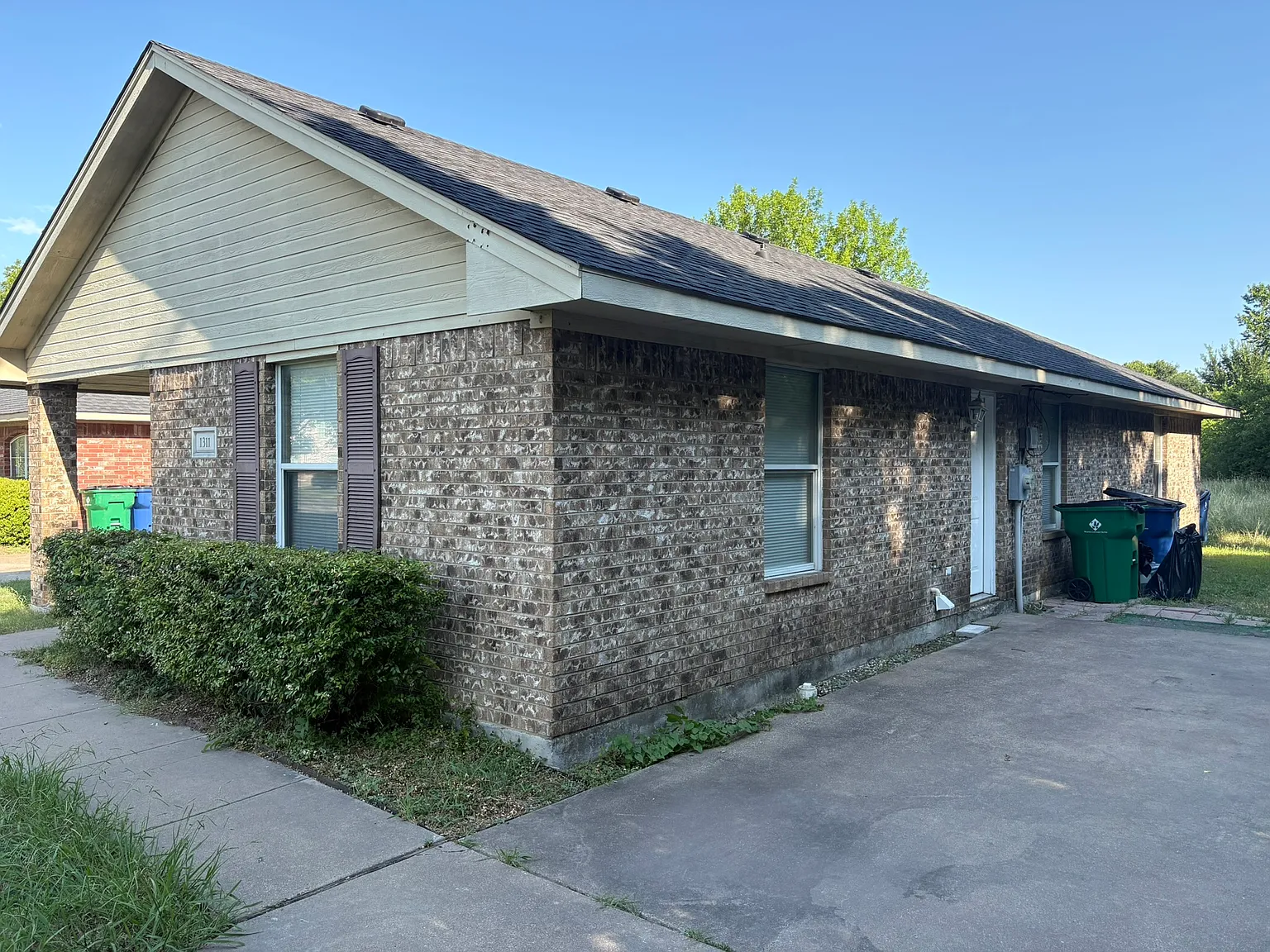 3 bed, 1208 sqft, $1,850 — Photo 2