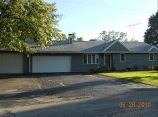 4 Robin Dr, Agency, MO 64401
