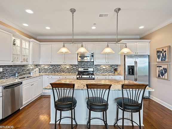 4th image of 2811 N Bell Ave Unit 406