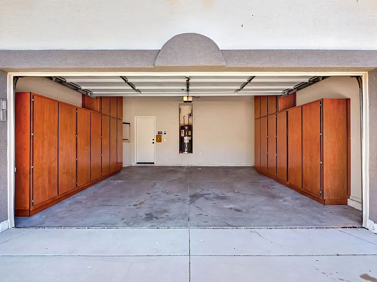 697 W Oak Tree Ln — Photo 27