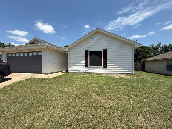 4017 Devonaire Dr, Fort Worth, TX 76108