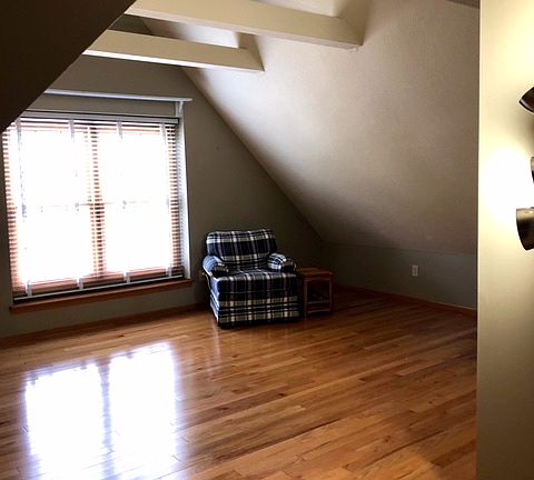 2nd image of 909 Bryn Mawr Dr