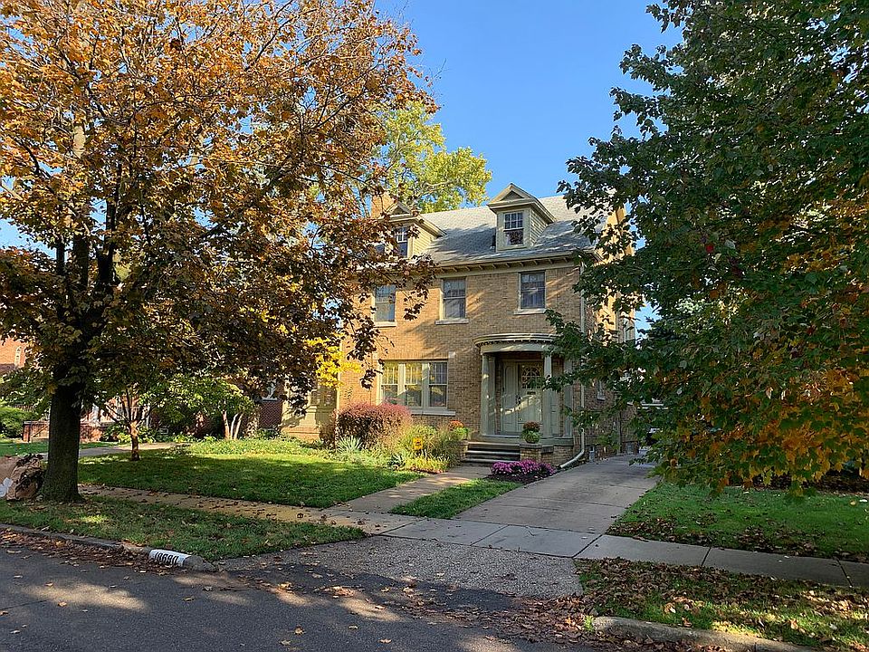 2nd image of 18690 Gainsborough Rd