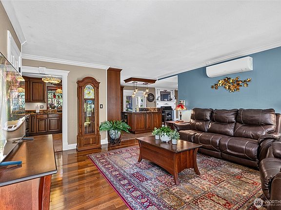 3rd image of 10929 180th Street SE