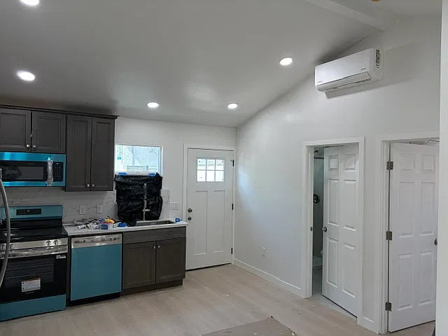 1 bed, 480 sqft, $2,025 — Photo 2