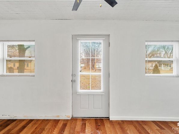 211 12th St, Ogden, KS 66517