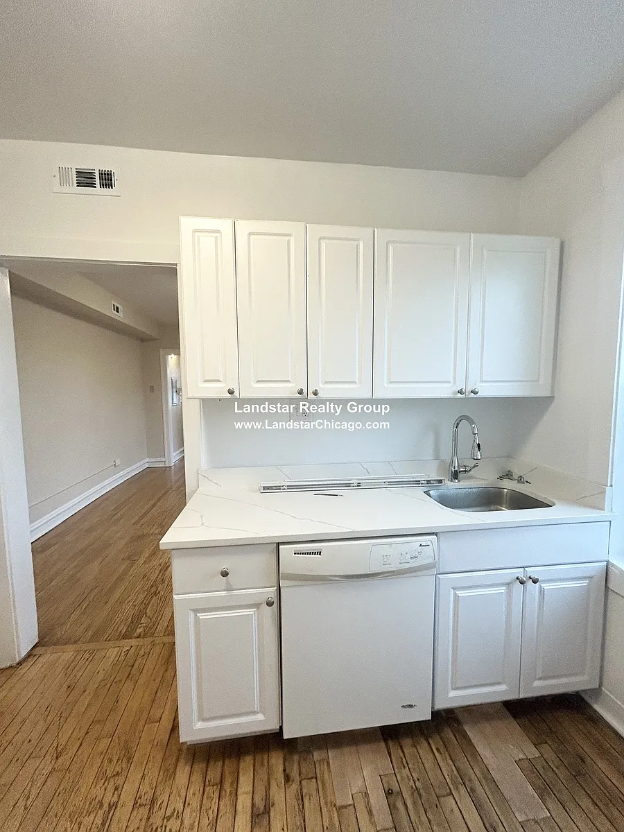 Building Photo - 4414 N Whipple St #2S